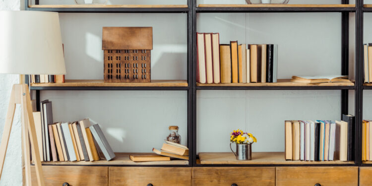 Designing your bookshelf with these quick tips
