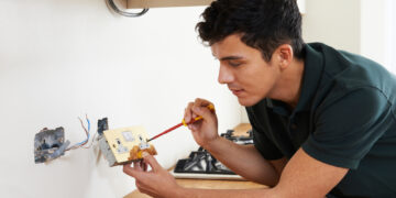 Why Hiring A Handyman Can Help Sell Your Home