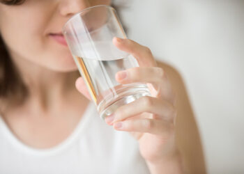 Is water left overnight harmful to the body?