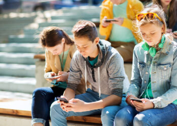 French school banned cell phones